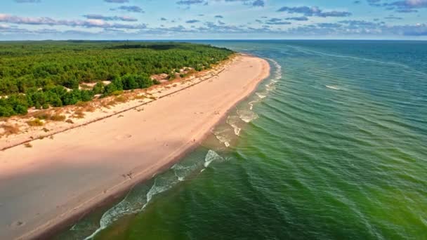 Praia na península Hel no Mar Báltico. Turismo na Polónia — Vídeo de Stock