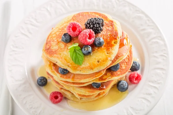 Tasty American Pancakes Blueberries Raspberries Pancakes Breakfast — Stock Photo, Image