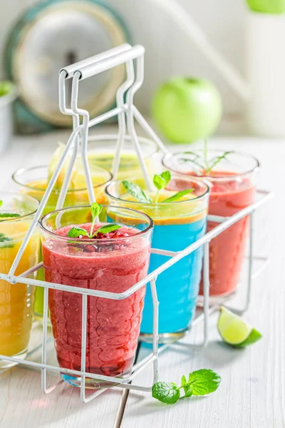 För Hälsosam Och Varierad Kost Läcker Cocktail Med Fruktig Yoghurt — Stockfoto