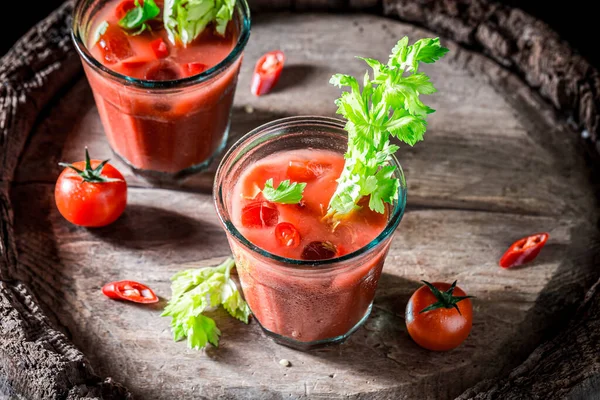 Bebe Para Fiesta Verano Sabroso Cóctel María Sangrienta Con Tomates —  Fotos de Stock