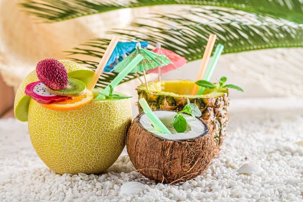 Bebidas Frutas Tropicales Día Soleado Beber Para Calor Del Verano — Foto de Stock