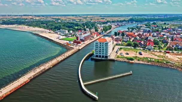 Морской порт в Дарлово. Летний туризм в Балтийском море, Польша — стоковое видео