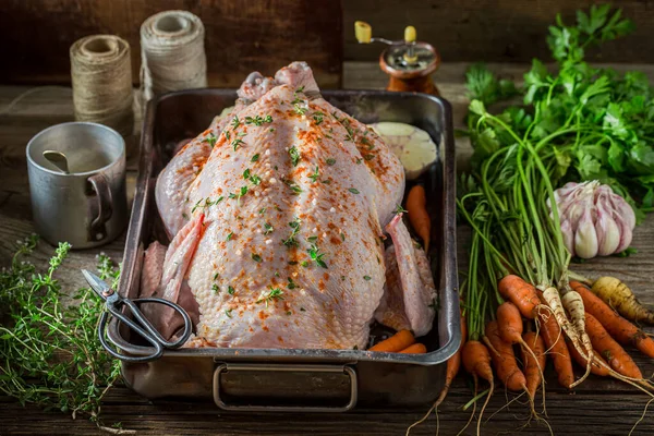 Preparation Grilled Tasty Chicken Garlic Carrots Roasted Whole Chicken Herbs — Stock Photo, Image