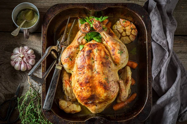 Νόστιμο Ψητό Κοτόπουλο Μπαχαρικά Και Λαχανικά Ψητό Κοτόπουλο Μυρωδικά — Φωτογραφία Αρχείου