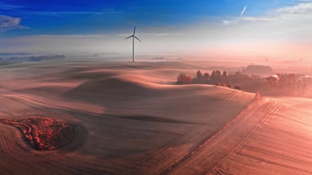 Energia alternativa. Vista aérea da natureza. Turbina eólica em campo. — Vídeo de Stock