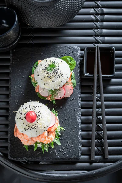 Tasty Sush Burger Salmon Avocado Sprinkled Sesame Japanese Cuisine — Stock Photo, Image