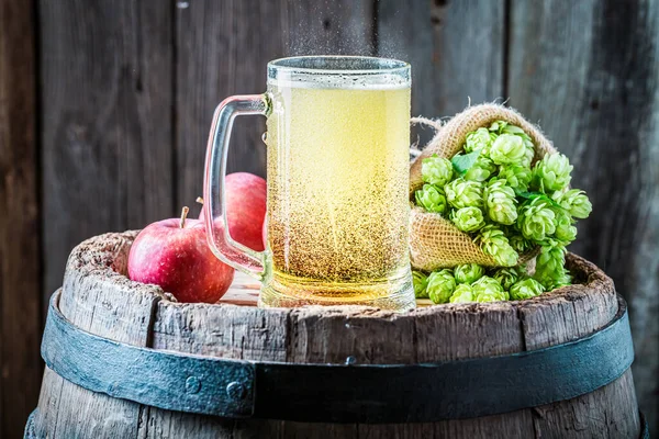 Cerveja Cidra Com Bolhas Feitas Maçãs Indústria Cervejeira — Fotografia de Stock