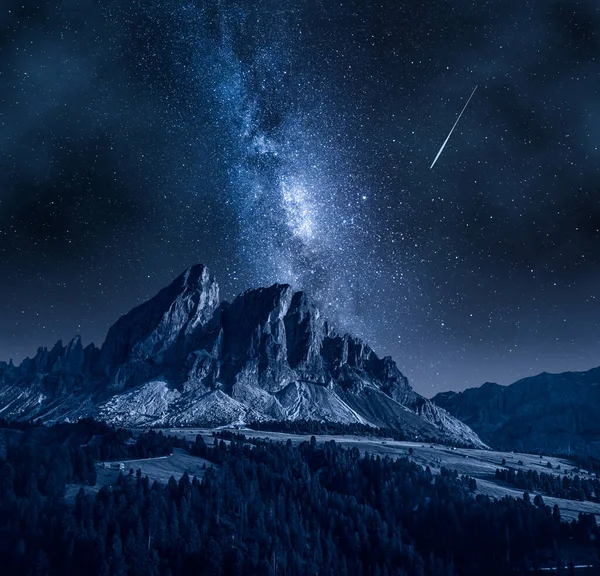 Γαλαξίας Πάνω Από Passo Delle Erbe Δολομίτες Άγρια Φύση Νύχτα — Φωτογραφία Αρχείου