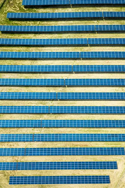 Vista Aérea Paneles Solares Energía Alternativa Europa Energía Del Sol —  Fotos de Stock