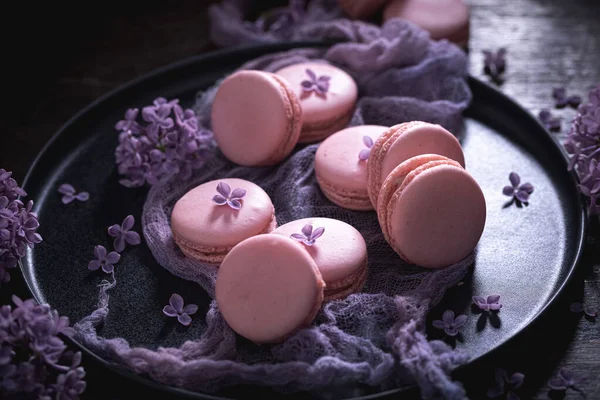 Macaroons Caseiros Com Sabor Lilás Sobremesa Sabor Flor Fundo Bonito — Fotografia de Stock