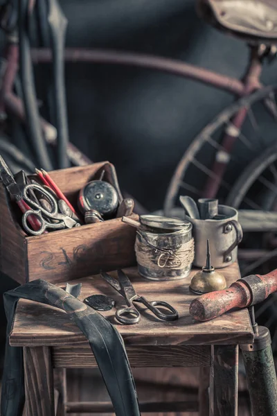 Pequeño Taller Reparación Bicicletas Con Piezas Repuesto Taller Vulcanización Antiguo — Foto de Stock