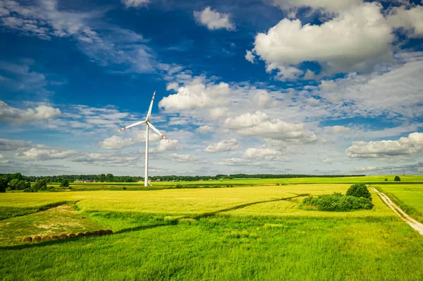 Turbina Eólica Blanca Campo Agricultura Campo Polonia Vista Aérea Naturaleza —  Fotos de Stock