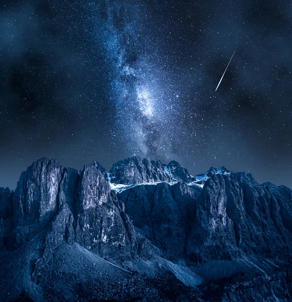 Vía Láctea Estrellas Que Caen Sobre Passo Gardena Dolomitas Italia — Foto de Stock