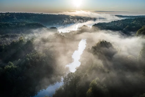 Ομίχλη Πάνω Από Ποτάμι Ηλιαχτίδες Την Ανατολή Αεροφωτογραφία Της Άγριας — Φωτογραφία Αρχείου
