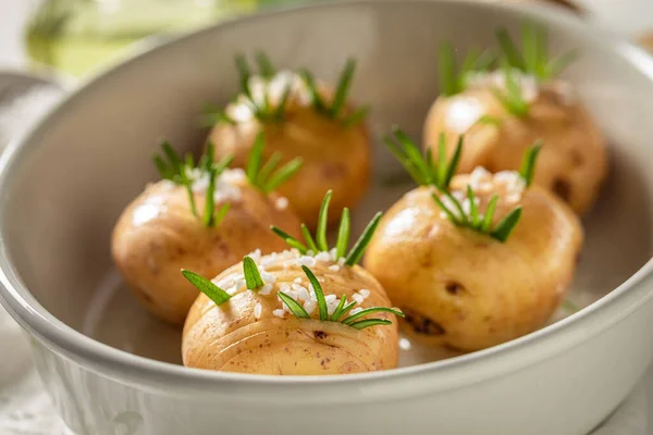 Patatas Caseras Horneadas Con Sal Romero Cocina Sueca Plato Patatas —  Fotos de Stock