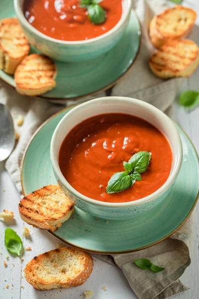 Sopa Tomate Caseira Feita Tomates Saborosos Sopa Com Parmesão Sopa — Fotografia de Stock