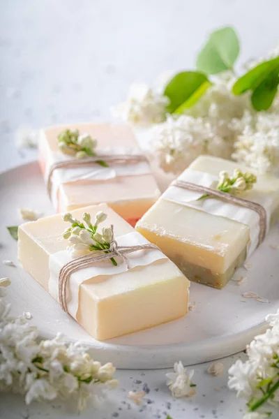 Natural Lilac Soap Made Flowers White Aromatic Soap Handmade Soap — Stock Photo, Image