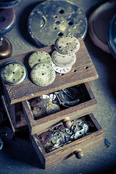 Old Watchmaker Workplace Ruined Clocks Forgotten Watchmaker Workplace Forgotten Craft — Stock Photo, Image