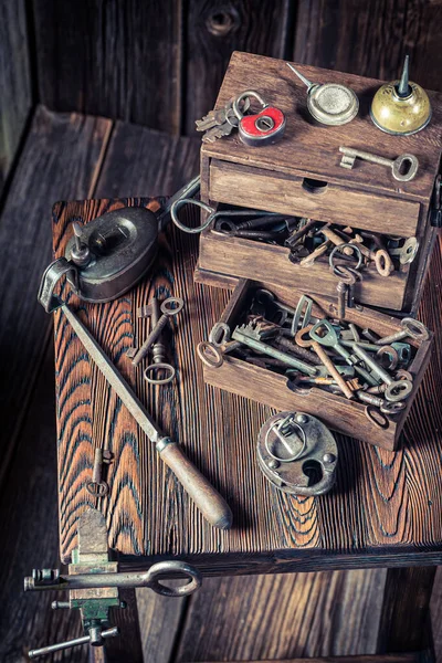 Vintage Locksmiths Workshop Keys Locks Ancient Locksmiths Workshop Forgotten Craft — Fotografia de Stock