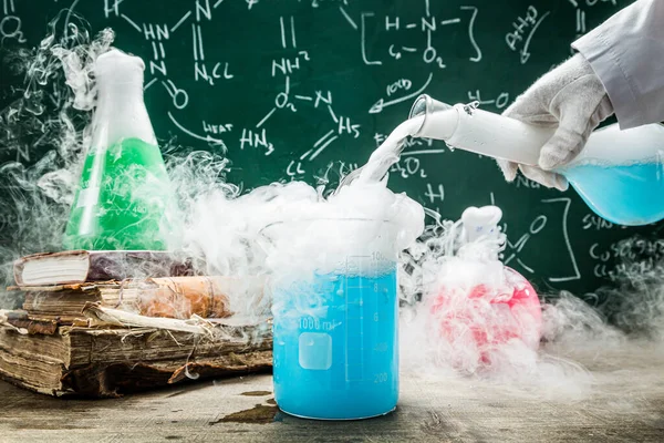 Clases Prácticas Química Pruebas Químicas Prácticas Laboratorio Escolar — Foto de Stock