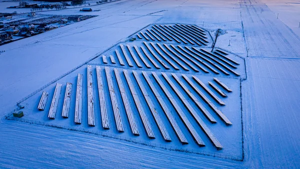 Альтернативная Энергия Снежные Солнечные Панели Замороженные Фотоэлектрические Фермы Зимой Вид — стоковое фото