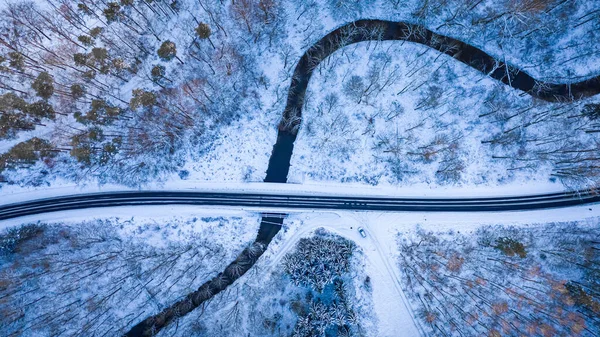Дорога Снежный Лес Река Зимой Транспорт Зимой Заснеженная Дорога — стоковое фото