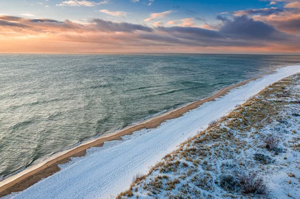 バルト海の冬 ヘル半島の雪のビーチ ポーランド ヨーロッパの自然 — ストック写真