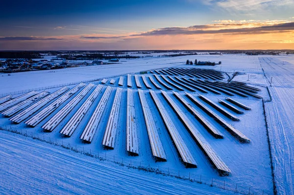 Granja Fotovoltaica Invierno Atardecer Campo Nevado Energia Alternativa Polonia — Foto de Stock