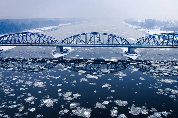 Ponte Nevada Flutua Rio Inverno Vista Aérea Inverno Polônia — Fotografia de Stock