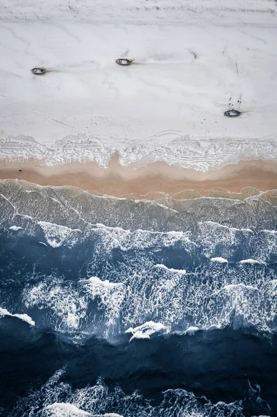 Boote Winterlich Verschneiten Strand Der Ostsee Luftaufnahme Der Natur Winter — Stockfoto