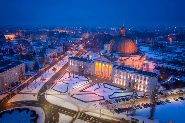 Snöig Katolsk Basilika Bydgoszcz Natten Flygfoto Arkitektur Polen — Stockfoto