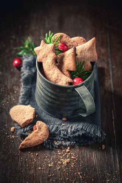 Smakliga Pepparkakor Till Jul Med Kryddor Träbordet — Stockfoto