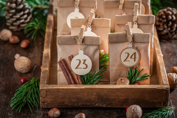 Creatieve Kerstadventskalender Een Oude Houten Lade Houten Tafel — Stockfoto