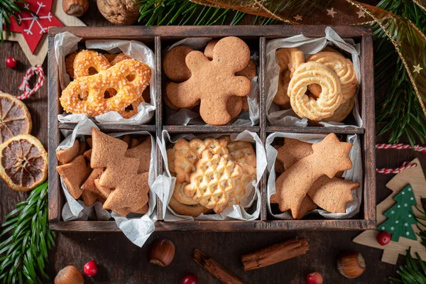 Biscoitos Caseiros Gengibre Natal Como Pequeno Lanche Férias Mesa Madeira — Fotografia de Stock