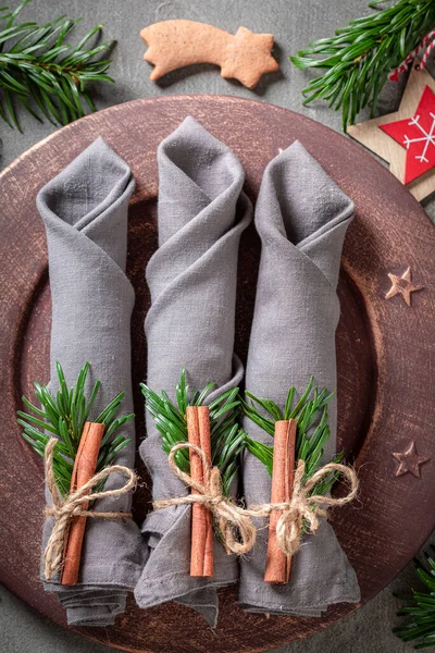 Originele Kersttafel Met Servet Koekjes Houten Tafel — Stockfoto