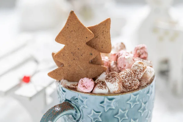 Ízletes Édes Csokoládé Kakaóval Mályvacukorral Asztalon — Stock Fotó