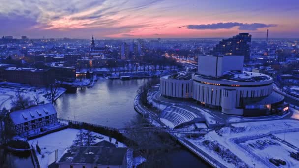 Opera di Bydgoszcz saat matahari terbenam di musim dingin, Polandia. Arsitektur di Polandia — Stok Video