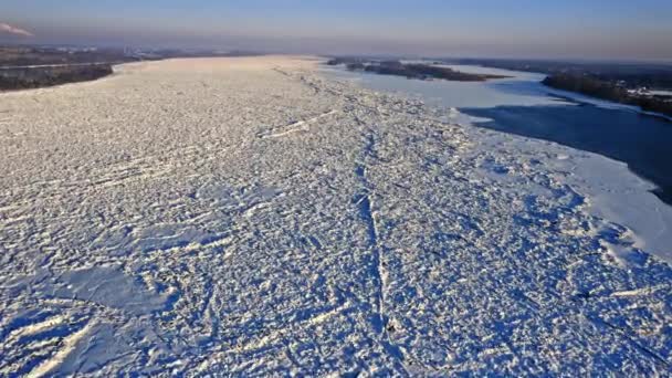 Mermelada de hielo masiva en el río Vístula. Vista aérea de Polonia. — Vídeos de Stock