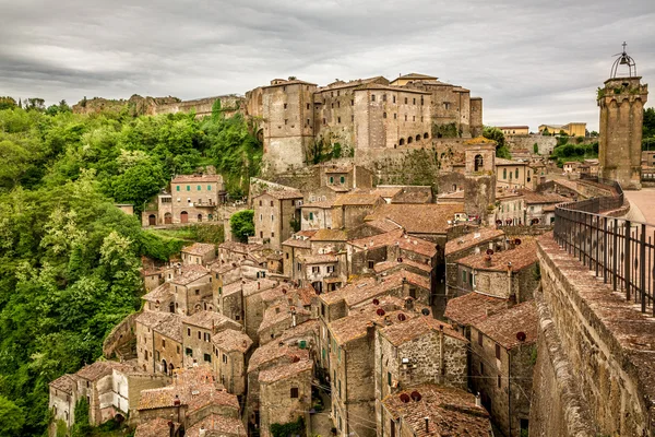 Görünüm şehir Sorano, İtalya — Stok fotoğraf