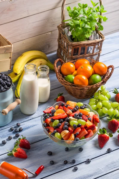 Healthy salad made of fresh fruits — Stock Photo, Image