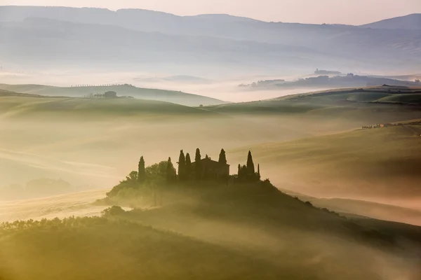 Beautiful sunrise in San Quirico d 'Orcia, Tuscany, Italy — стоковое фото