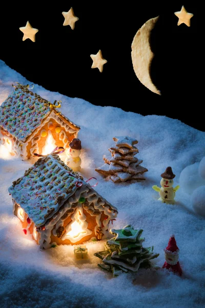 Cozy gingerbread cottage in snow — Stock Photo, Image