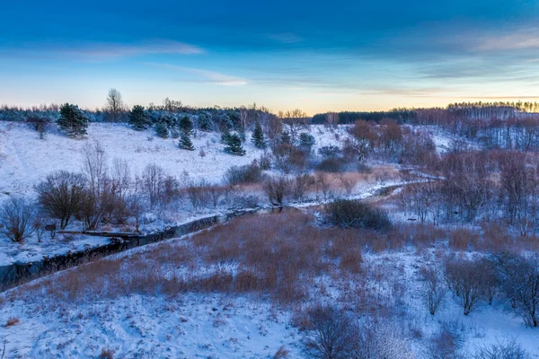 Východ slunce nad údolím zimní — Stock fotografie
