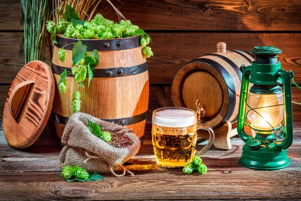 Fresh beer straight from the barrel — Stock Photo, Image