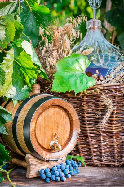 Barrel and demijohn full of red wine — Stock Photo, Image