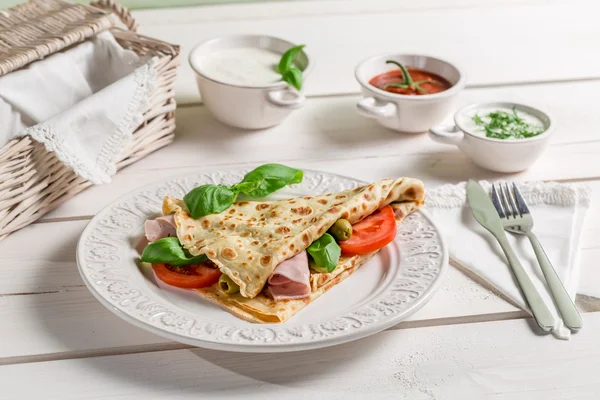 Panqueca com legumes e presunto — Fotografia de Stock