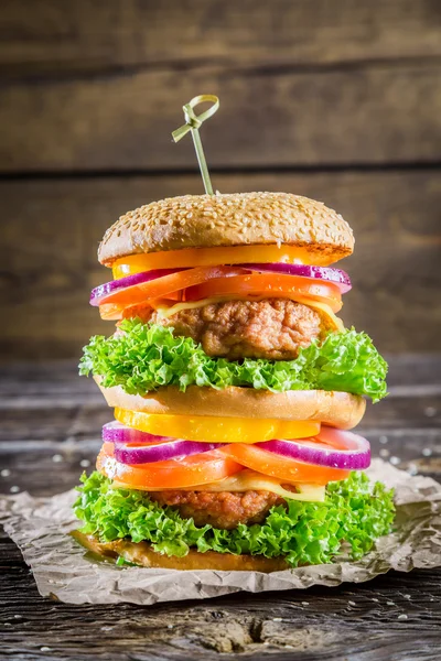 バーガー野菜と牛肉から作られました。 — ストック写真