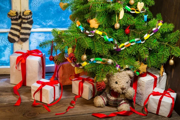 Genießen Sie Weihnachten in der ländlichen Hütte — Stockfoto