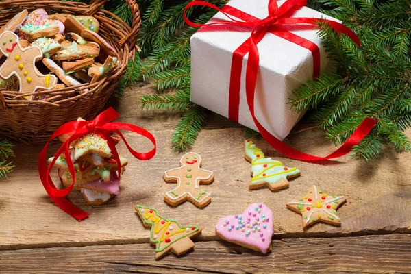 Preparing gingerbread cookies as a gift — Stock Photo, Image