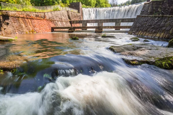 Stone dam creates a mountain waterfall — Stock Photo, Image